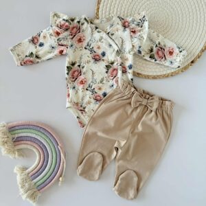 Komplet body kwiaty i półśpiochy beż z kokradą