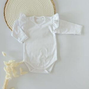 Białe body ze skrzydełkami i koronką